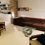 Sousplexe En Bas De Montmartre